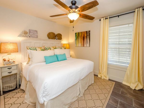 Santa Rosa Vacation Home Walk to Beach Six Bedroom
