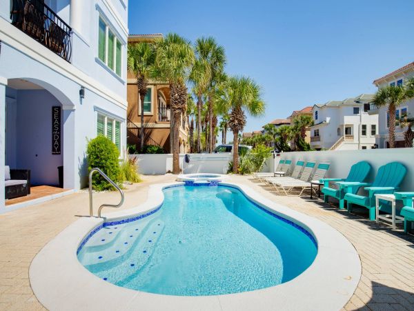 Luxury Six Bedroom Rental Across from the Best Beach