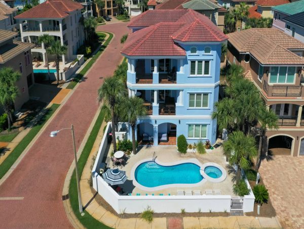 Luxury Six Bedroom Rental Across from the Best Beach