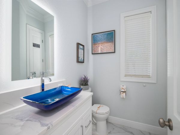 Luxury Six Bedroom Rental Across from the Best Beach