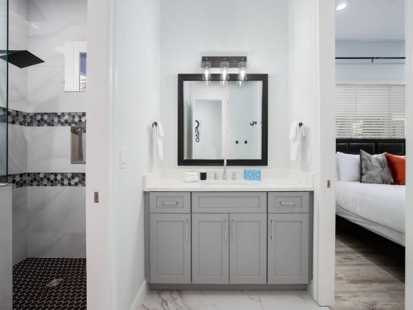 Luxury Six Bedroom Rental Across from the Best Beach