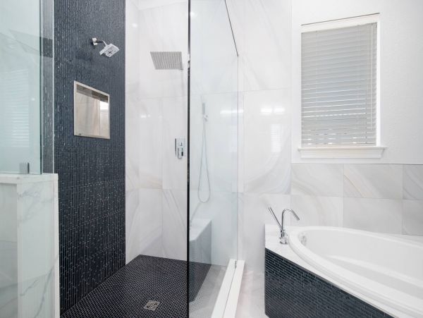 Luxury Six Bedroom Rental Across from the Best Beach