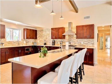 Kitchen with Four Seats Counter Bar