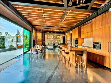 Kitchen & Dining Area