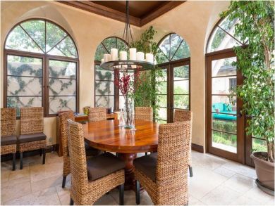 Dining Room with Seating for Eight
