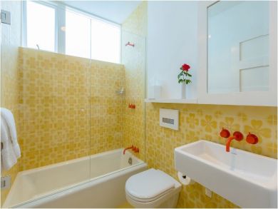 Bathroom with Shower in Tub
