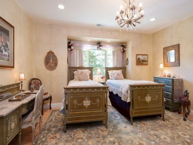 Twin Bedroom