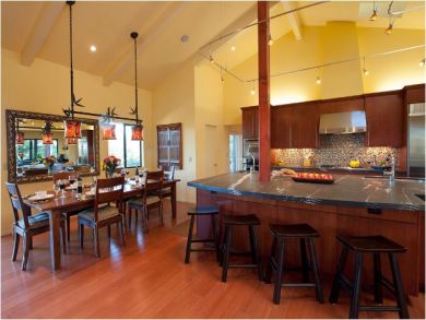 Kitchen & Dining Area