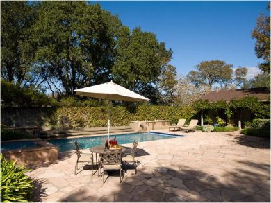 Poolside Lounging & Dining Area