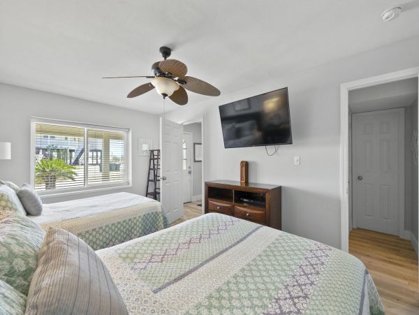 Pensacola Beach Five Bedroom Vacation Pool Home Sleeps 23