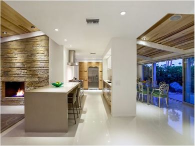 Kitchen with Breakfast Bar