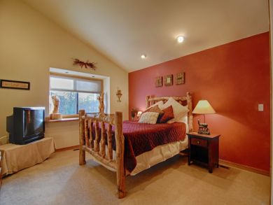 Queen Bed in Fourth Bedroom