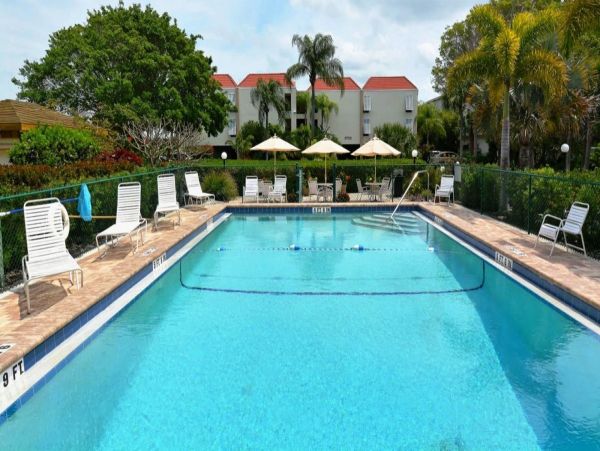 Lovely Two Bedroom Vacation Condo in Holmes Beach