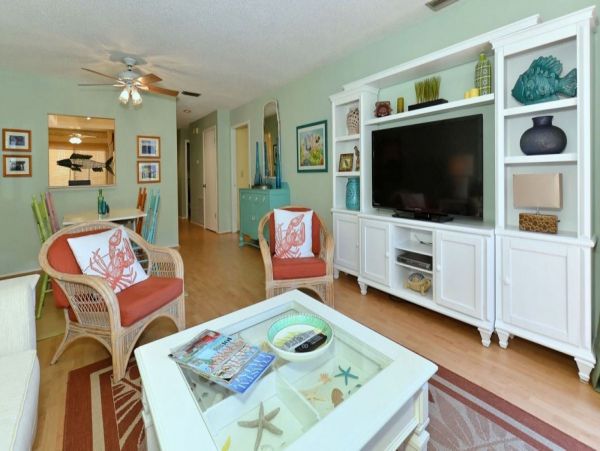 Lovely Two Bedroom Vacation Condo in Holmes Beach