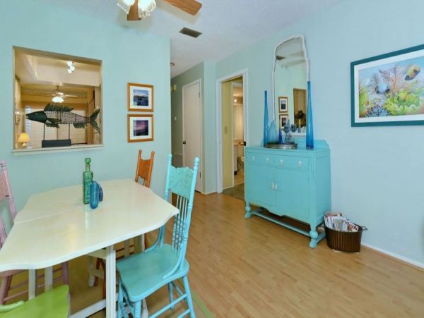 Lovely Two Bedroom Vacation Condo in Holmes Beach