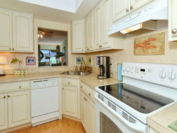 Lovely Two Bedroom Vacation Condo in Holmes Beach