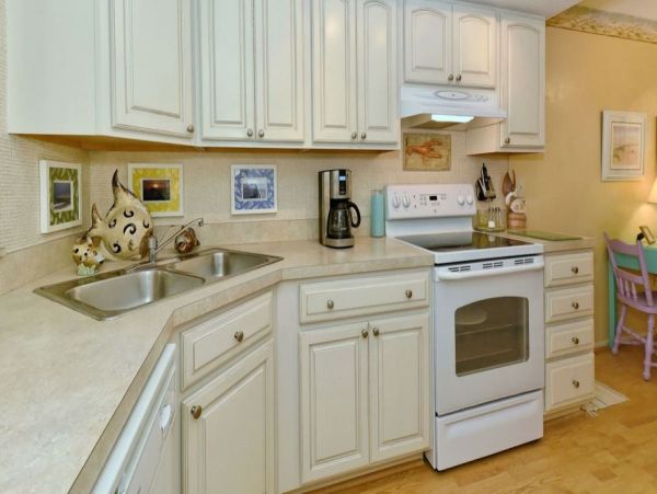 Lovely Two Bedroom Vacation Condo in Holmes Beach