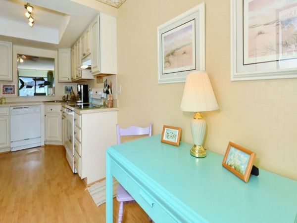 Lovely Two Bedroom Vacation Condo in Holmes Beach
