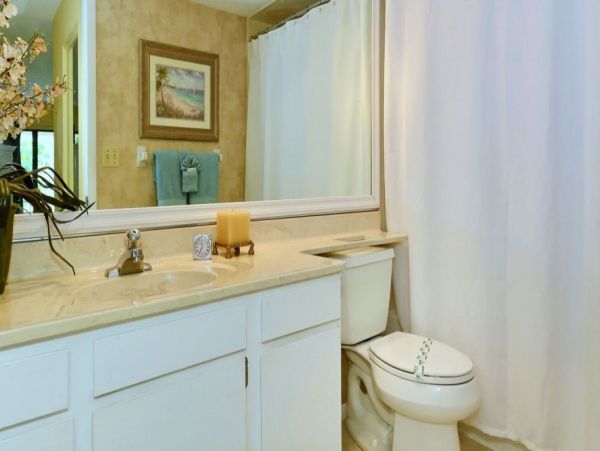 Lovely Two Bedroom Vacation Condo in Holmes Beach