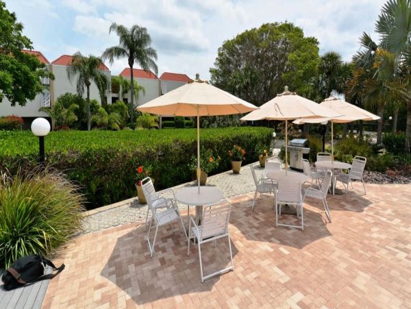 Lovely Two Bedroom Vacation Condo in Holmes Beach