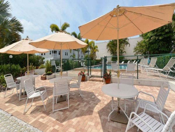 Lovely Two Bedroom Vacation Condo in Holmes Beach