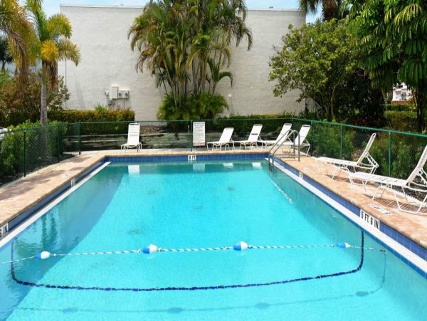 Lovely Two Bedroom Vacation Condo in Holmes Beach