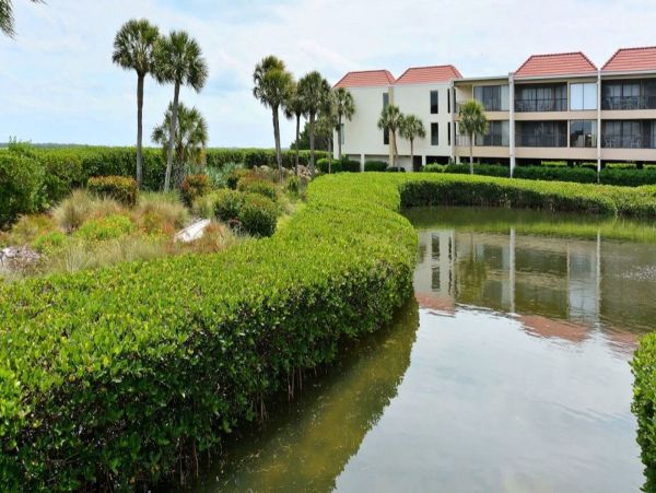 Lovely Two Bedroom Vacation Condo in Holmes Beach