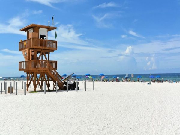 Lovely Two Bedroom Vacation Condo in Holmes Beach