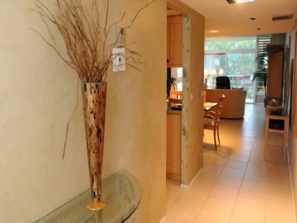 Lovely 3 Bedroom Condo with Lake & Partial Ocean Views