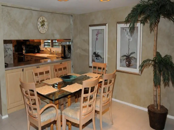 Lovely 3 Bedroom Condo with Lake & Partial Ocean Views