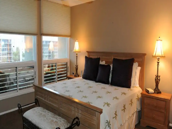 Lovely 3 Bedroom Condo with Lake & Partial Ocean Views