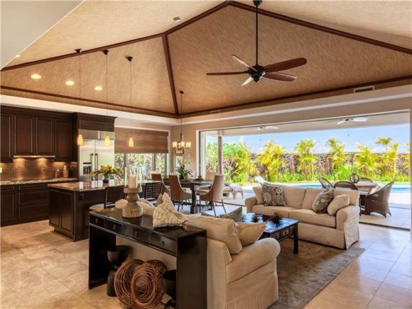 Kona Luxury Three Bedroom Vacation Rental - Golf Course View