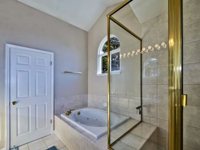Jetted Tub & Walk-in Shower