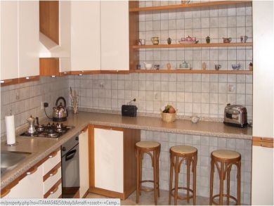 Fitted Kitchen with Breakfast Bar