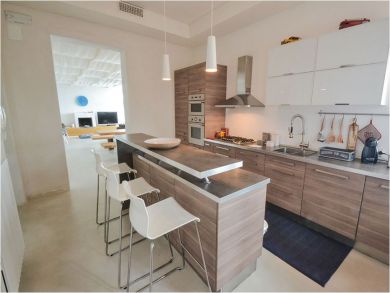 Kitchen Bar with Seating for Three