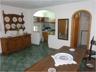 Kitchen & Dining Area