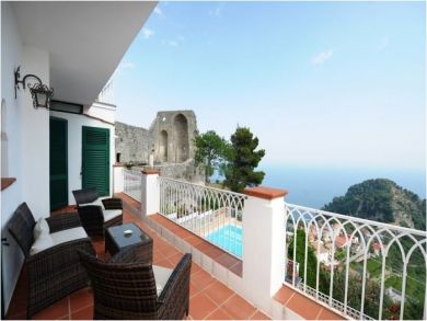 Balcony with Lounge Set