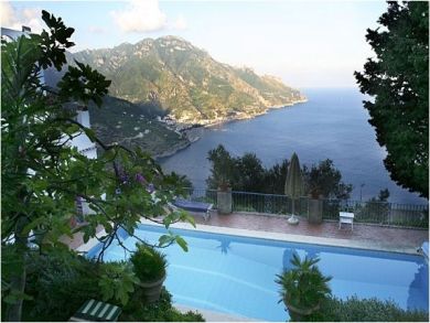 Pool & Sea View