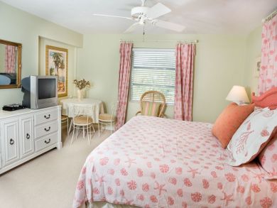 Sanibel Vacation Home Sleeps Eight Short Walk to the Beach
