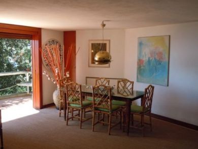 Dining Area with Seating for Six