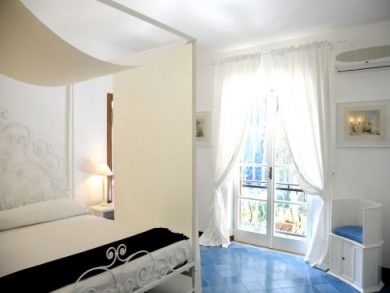 Second Bedroom with Four Poster Bed Second Bedroom with Four Poster Bed