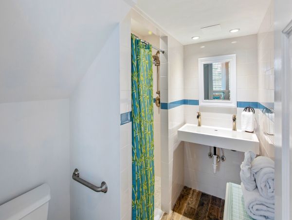 The Florida Keys Luxury 3-Story Home & Guest House - Private Pool & Exclusive Amenities