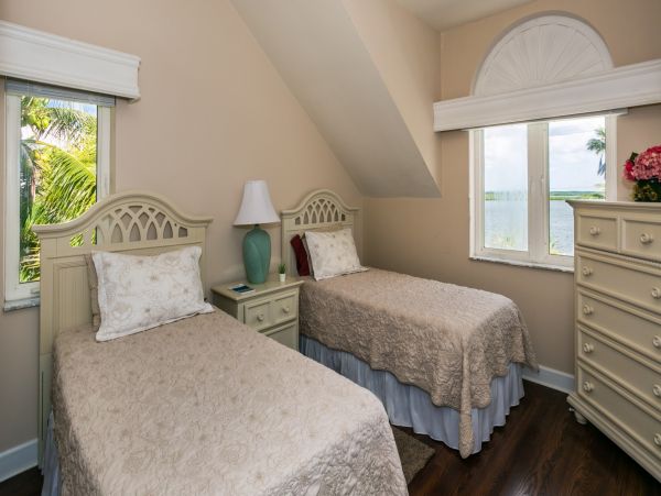 Grand Cayman Vacation Rentals - Cayman Kai Beachfront Villa