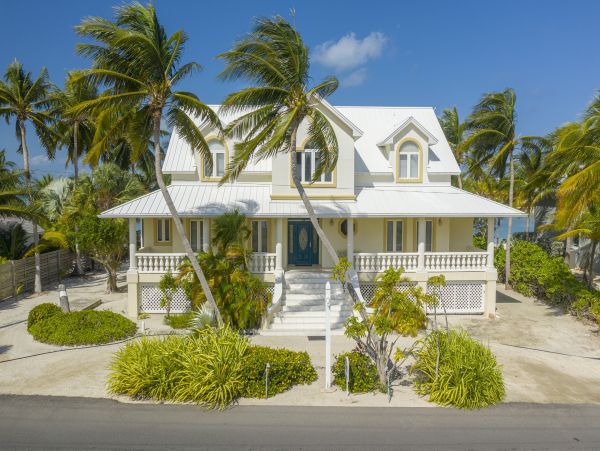 Grand Cayman Vacation Rentals - Cayman Kai Beachfront Villa