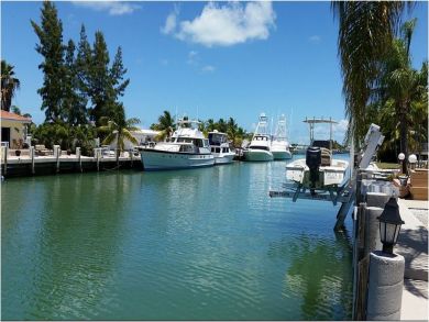 Key Colony Beach Canalside Home, Boat Dock, Sleeps 6