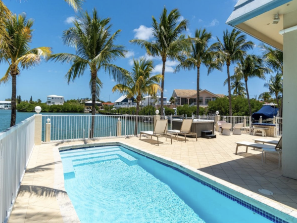 Marathon Vacation Home with Pool Easy Access to Gulf.