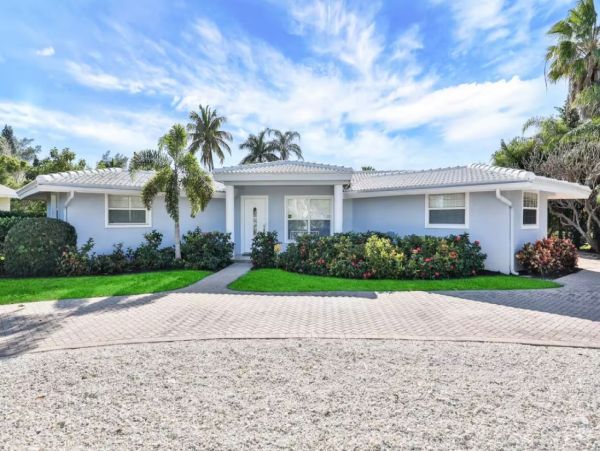 Longboat Key Spacious 3 Bedroom Family Home & Private Pool