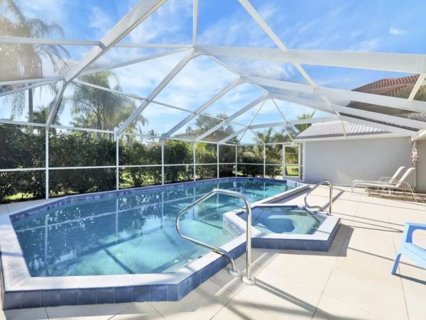 Longboat Key Spacious 3 Bedroom Family Home & Private Pool