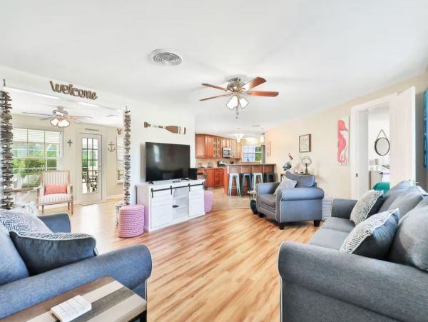 Longboat Key Spacious 3 Bedroom Family Home & Private Pool