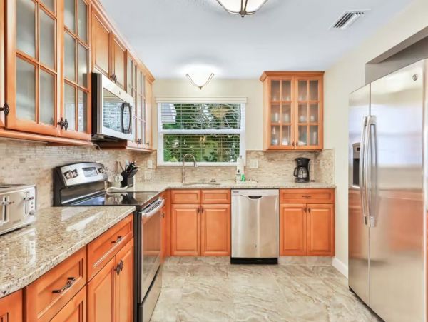 Longboat Key Spacious 3 Bedroom Family Home & Private Pool